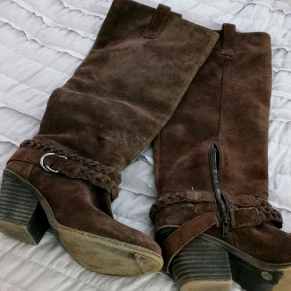 Brown suede boots with side zip size 6.5